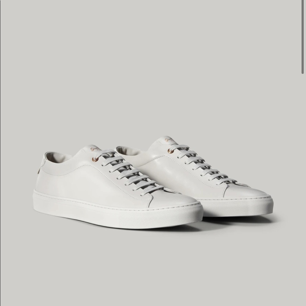 EDGE LO-TOP SNEAKER